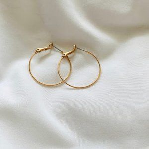 FRANCESCA'S COLLECTION GOLD HOOPS